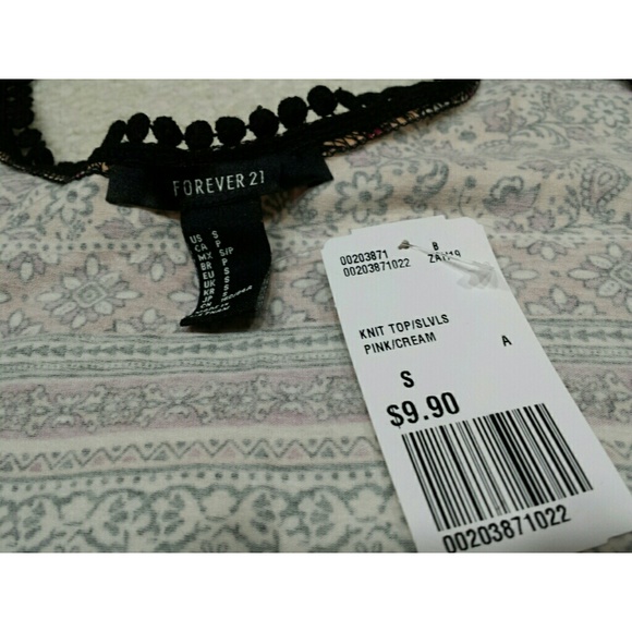 Forever 21 Crop top with flowers size Small - Picture 4 of 4